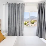 Spacious 3-bedroom With Pool & Balcony - Steps From Puerto Colon, & Local Attractions *