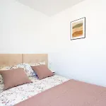 Spacious 3-bedroom With Pool & Balcony - Steps From Puerto Colon, & Local Attractions Lejlighed *