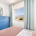 Lejlighed Spacious 3-bedroom With Pool & Balcony - Steps From Puerto Colon, & Local Attractions Costa Adeje (Tenerife)