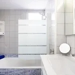 Spacious 3-bedroom With Pool & Balcony - Steps From Puerto Colon, & Local Attractions Lejlighed
