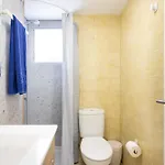 Lejlighed Spacious 3-bedroom With Pool & Balcony - Steps From Puerto Colon, & Local Attractions *