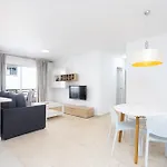 Lejlighed Spacious 3-bedroom With Pool & Balcony - Steps From Puerto Colon, & Local Attractions *
