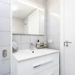 Spacious 3-bedroom With Pool & Balcony - Steps From Puerto Colon, & Local Attractions Apartment