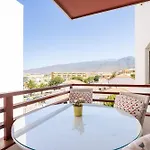 Spacious 3-bedroom With Pool & Balcony - Steps From Puerto Colon, & Local Attractions Costa Adeje (Tenerife)