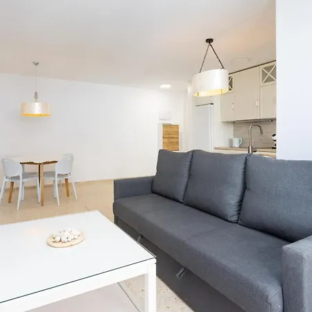 Spacious 3-bedroom With Pool&balcony - Steps From Puerto Colón, Beach&all Local Attractions