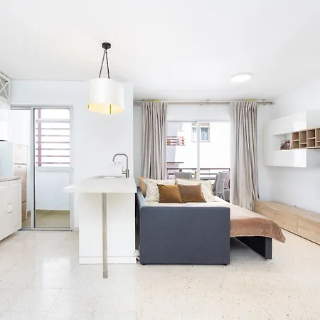 Apartamento Spacious 3-bedroom With Pool&balcony - Steps From Puerto Colón, Beach&all Local Attractions