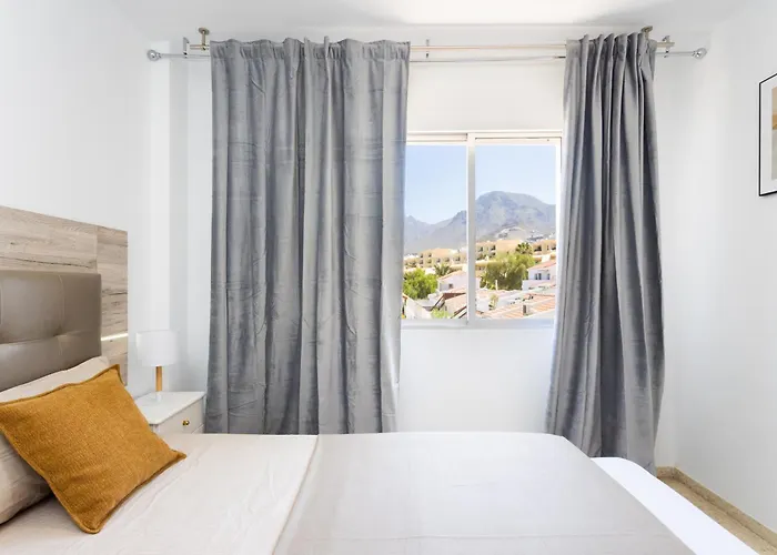 Spacious 3-bedroom With Pool&balcony - Steps From Puerto Colón, Beach&all Local Attractions *