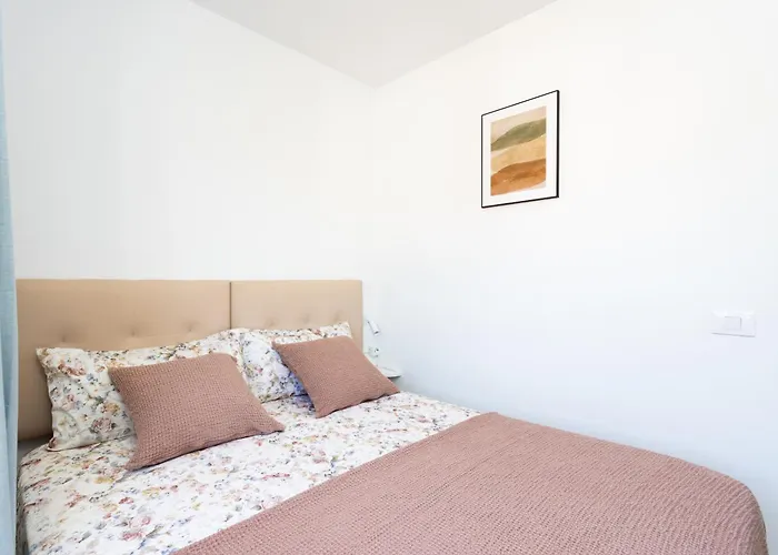 Spacious 3-bedroom With Pool & Balcony - Steps From Puerto Colon, & Local Attractions Apartment *