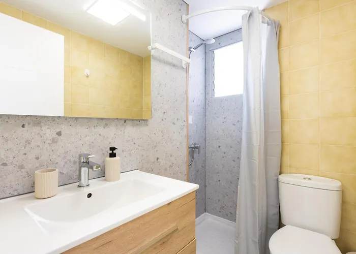 Spacious 3-bedroom With Pool&balcony - Steps From Puerto Colón, Beach&all Local Attractions Costa Adeje (Tenerife)