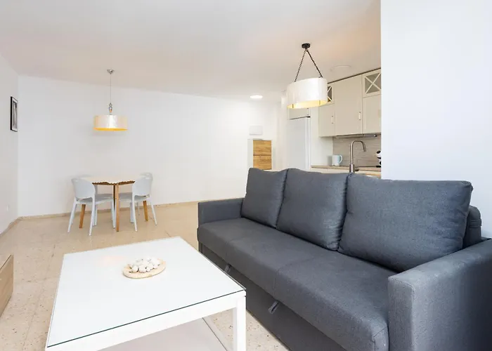 Spacious 3-bedroom With Pool&balcony - Steps From Puerto Colón, Beach&all Local Attractions