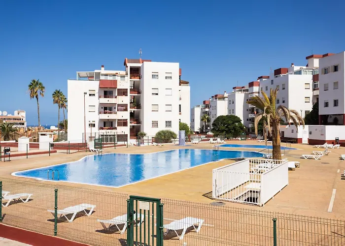 Spacious 3-bedroom With Pool&balcony - Steps From Puerto Colón, Beach&all Local Attractions Apartamento