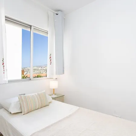 Spacious 3-bedroom With Pool & Balcony - Steps From Puerto Colon, & Local Attractions * Адехе