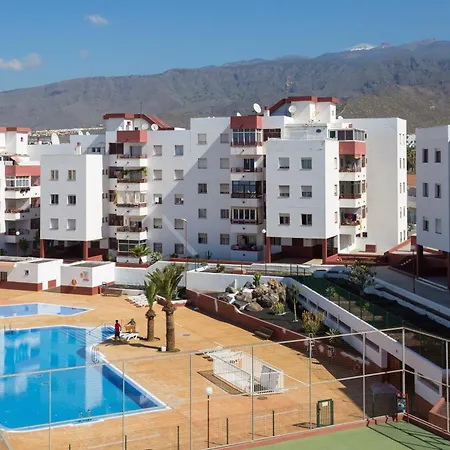 Spacious 3-bedroom With Pool & Balcony - Steps From Puerto Colon, & Local Attractions Lägenhet *