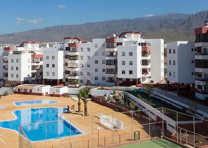 Spacious 3-bedroom With Pool & Balcony - Steps From Puerto Colon, & Local Attractions Apartmán *