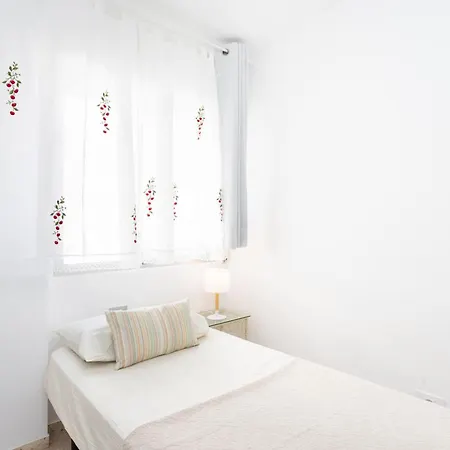 Spacious 3-bedroom With Pool & Balcony - Steps From Puerto Colon, & Local Attractions * Costa Adeje (Tenerife)