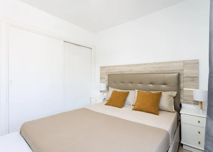 Daire Spacious 3-bedroom With Pool & Balcony - Steps From Puerto Colon, & Local Attractions *